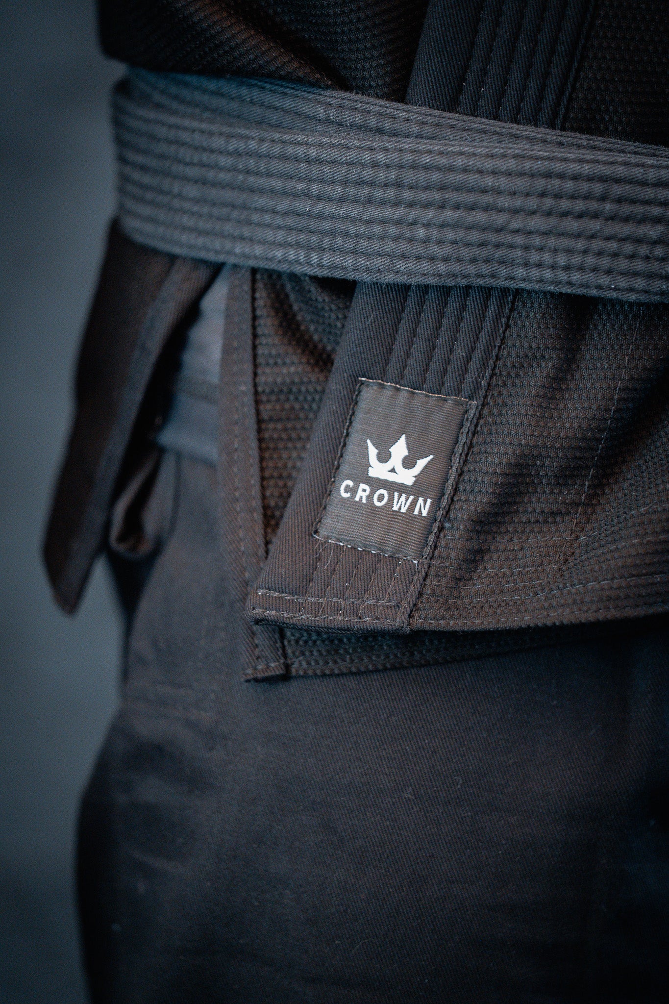 CROWN - The Apex Gi – - Black on Black
