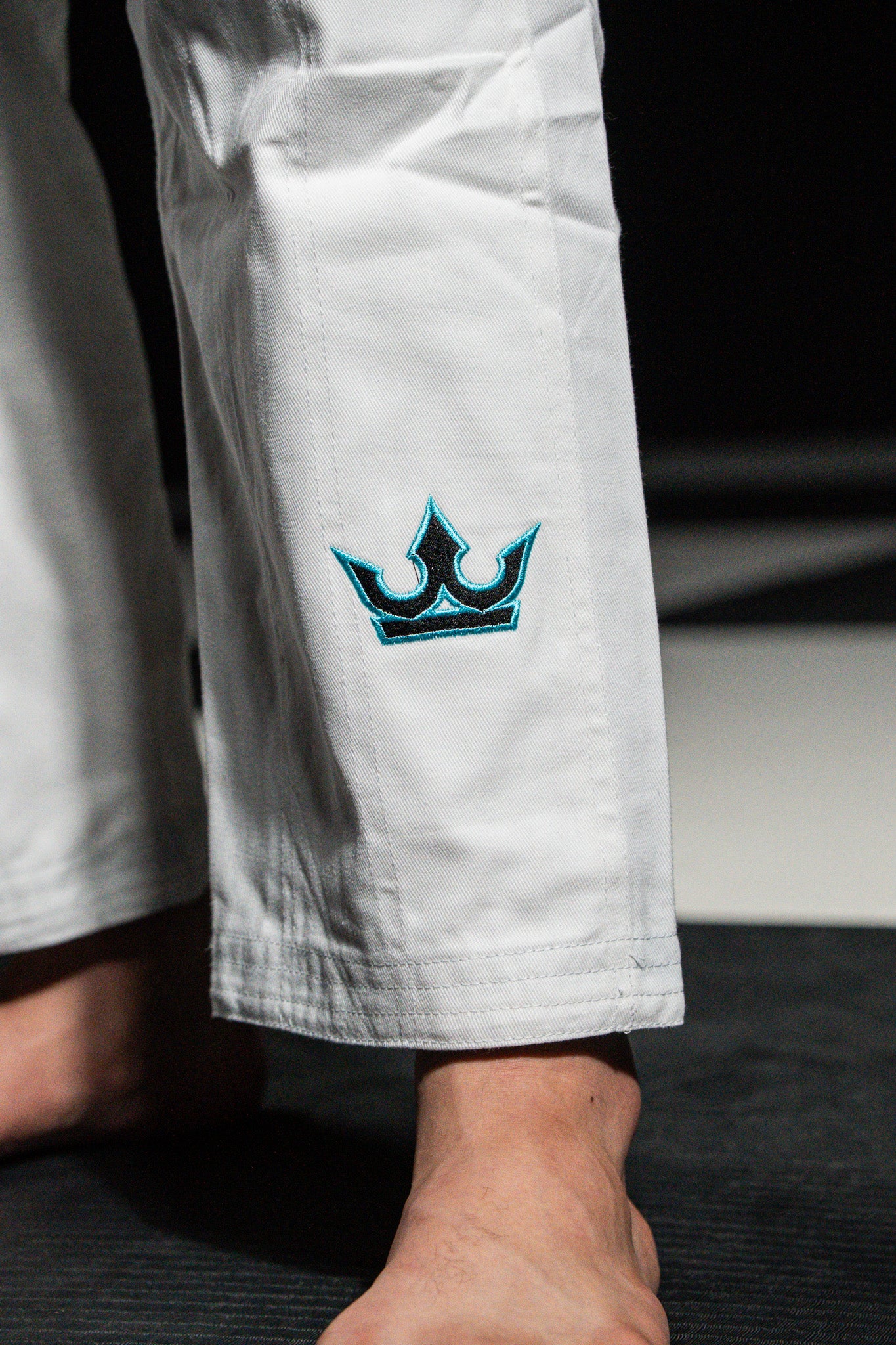 THE APEX CROWN GI- White and sky blue