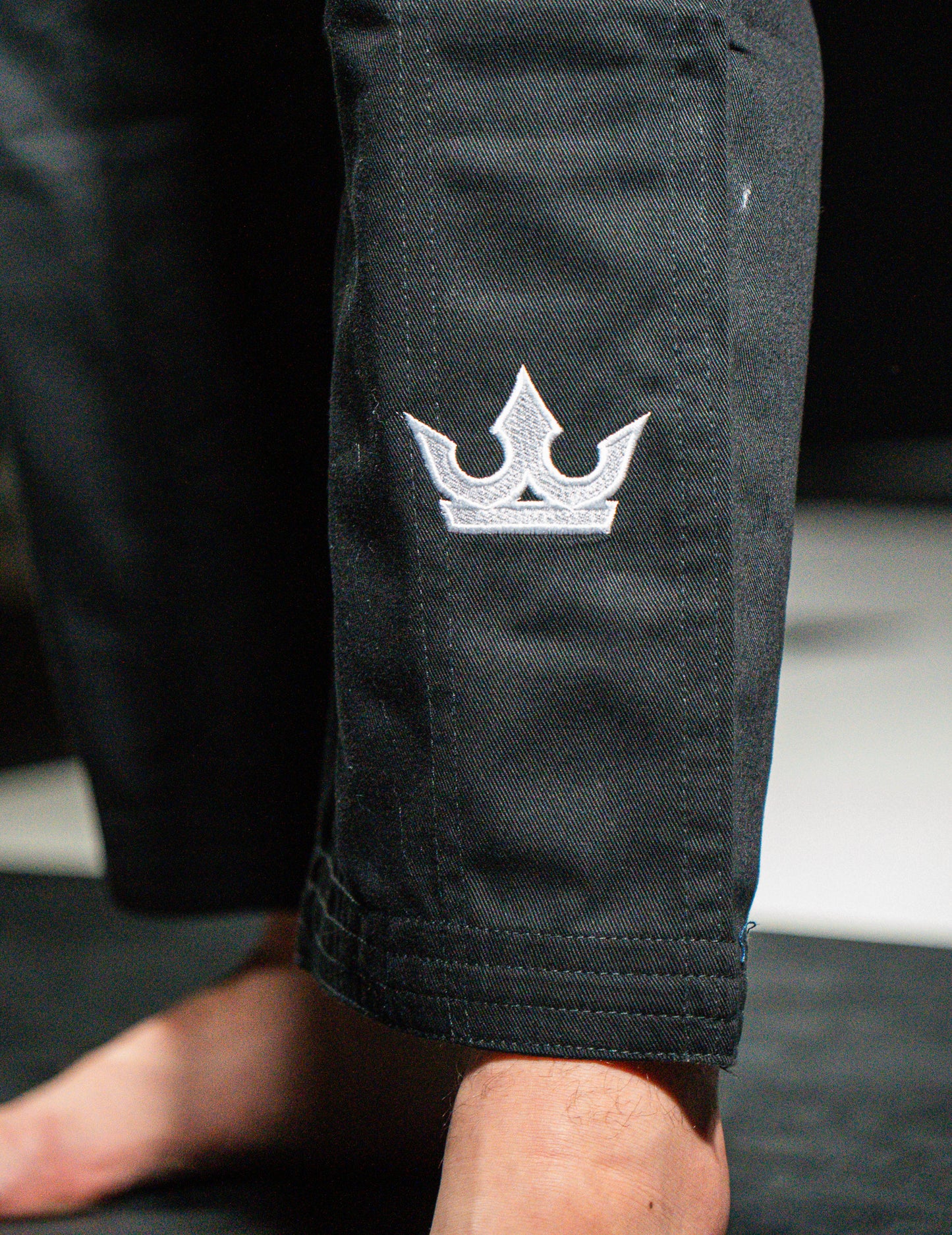 CROWN GI- Black and White