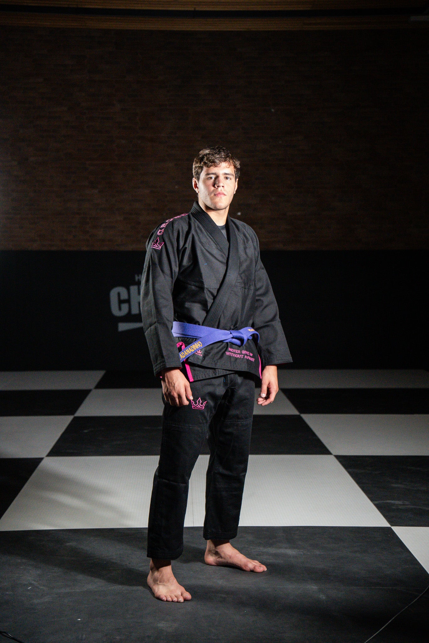 CROWN - The Apex Gi – pink on Black