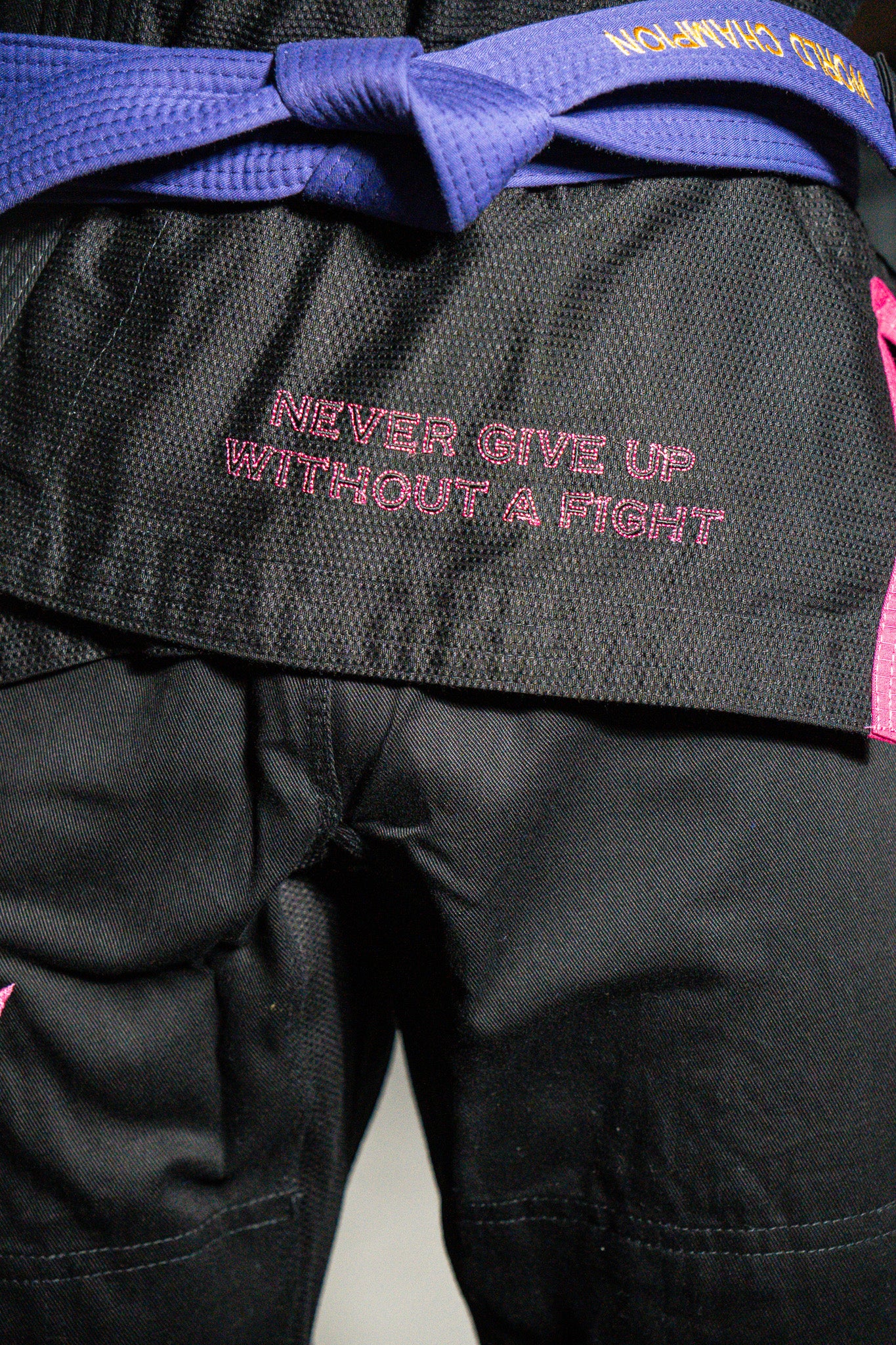 CROWN - The Apex Gi – pink on Black