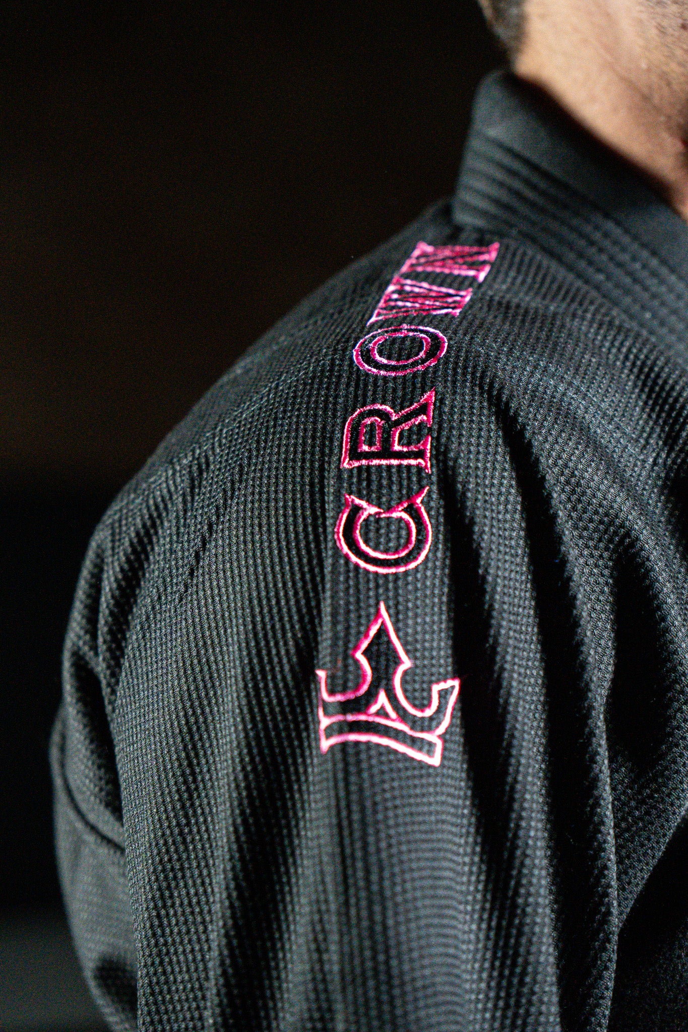 CROWN - The Apex Gi – pink on Black