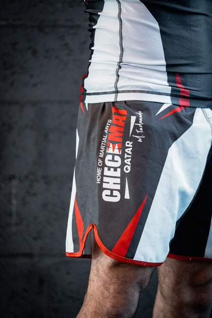 SHORT MMA CHECKMAT CROWN - BLACK AND RED