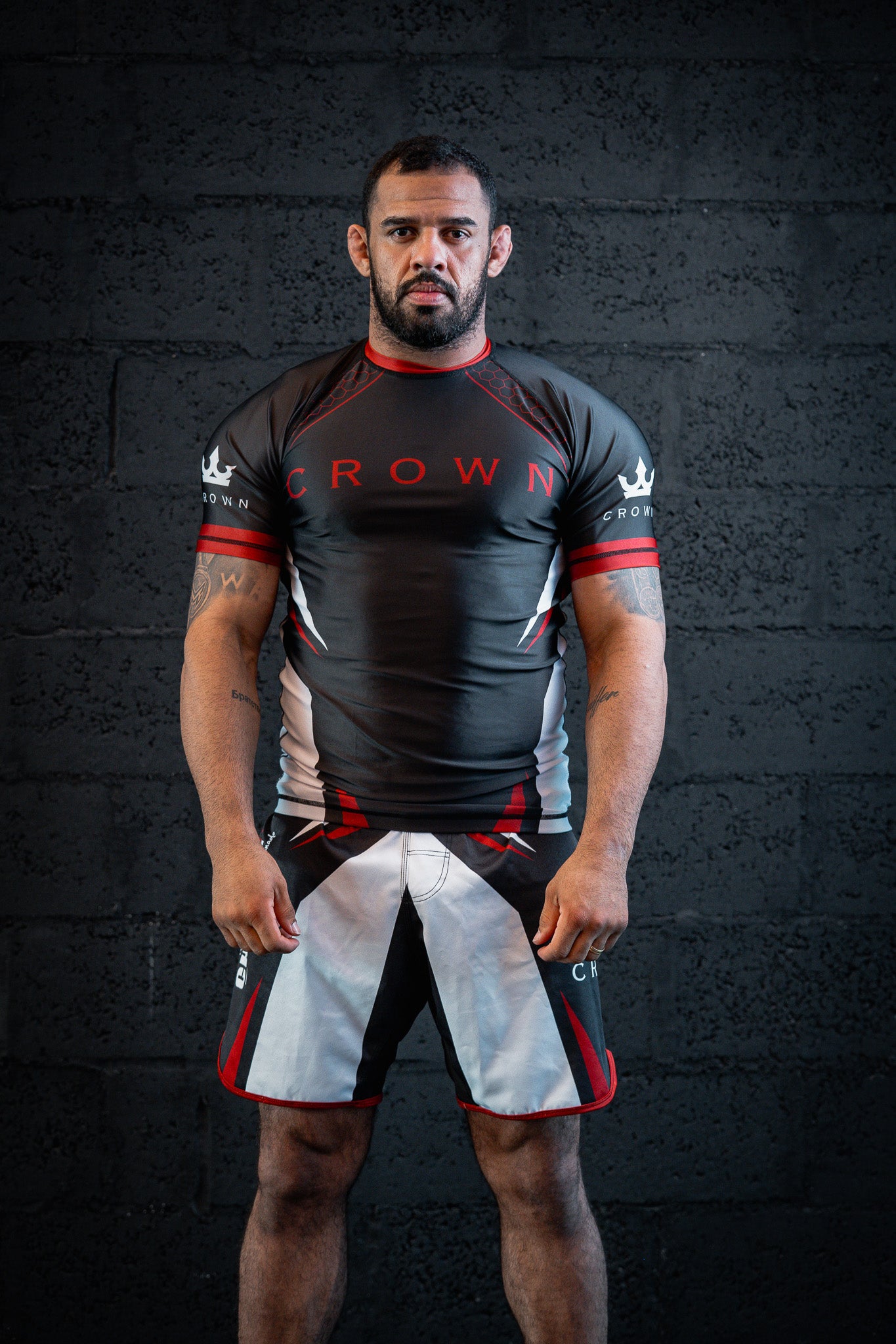SHORT MMA CHECKMAT CROWN - BLACK AND RED