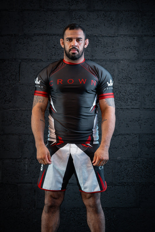 SHORT MMA CHECKMAT CROWN - BLACK AND RED