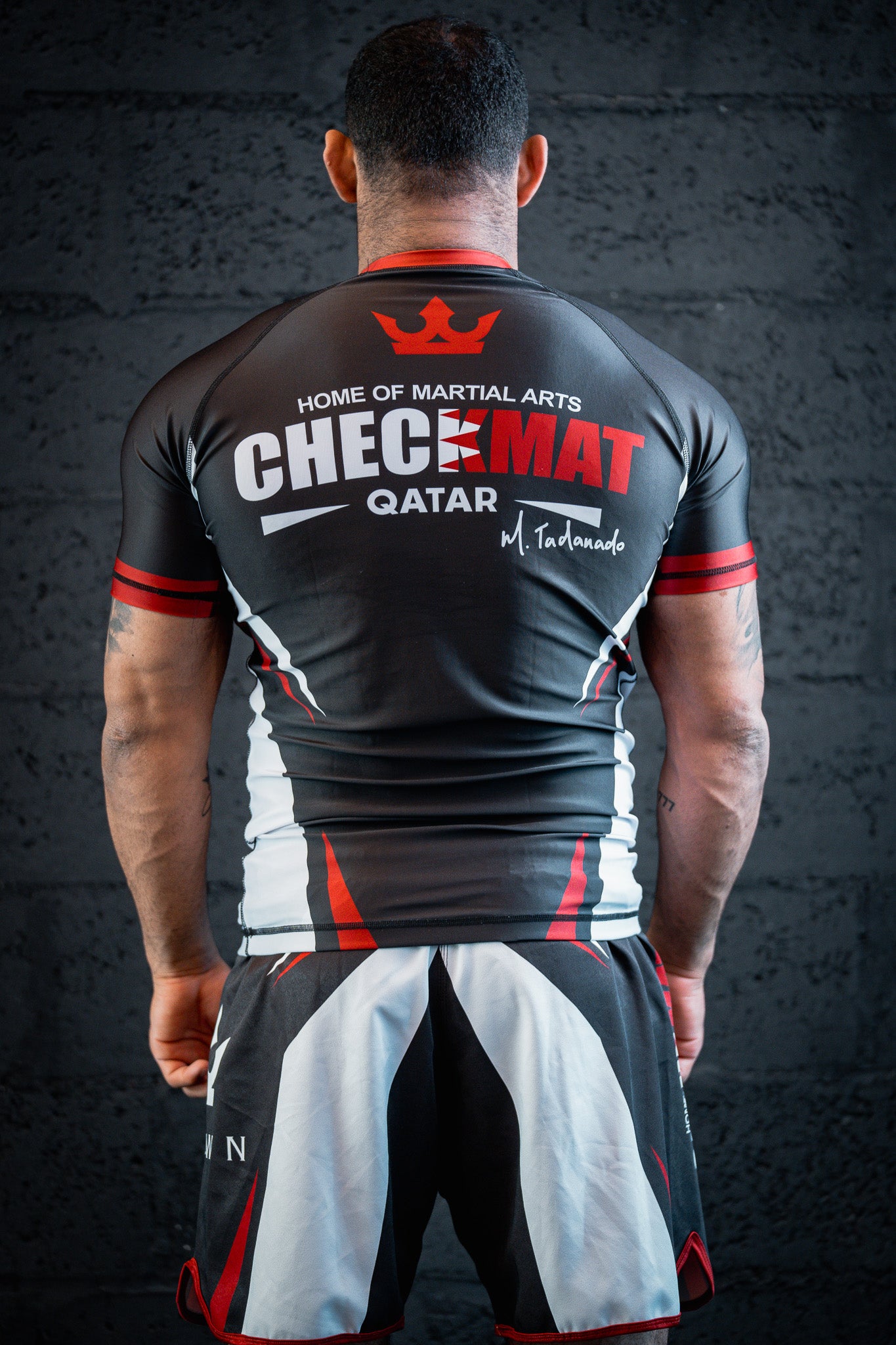 SHORT MMA CHECKMAT CROWN - BLACK AND RED