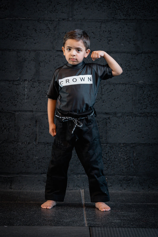 CROWN KIDS -Rashguard Black Rank – Made for Champions