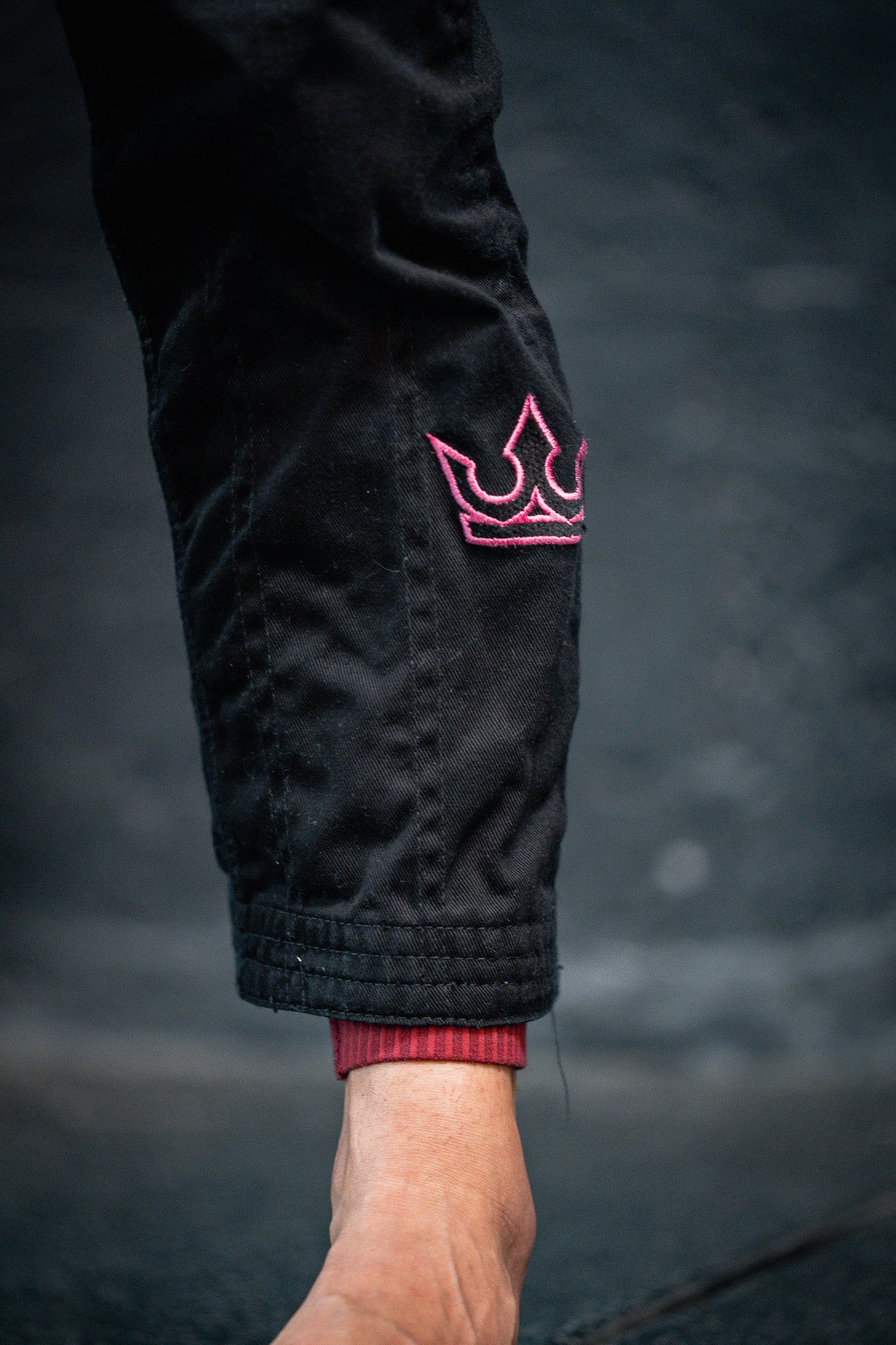 CROWN - The Apex Gi – pink on Black
