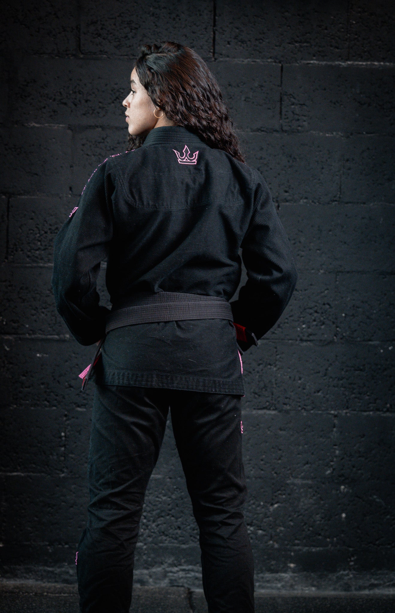 CROWN - The Apex Gi – pink on Black