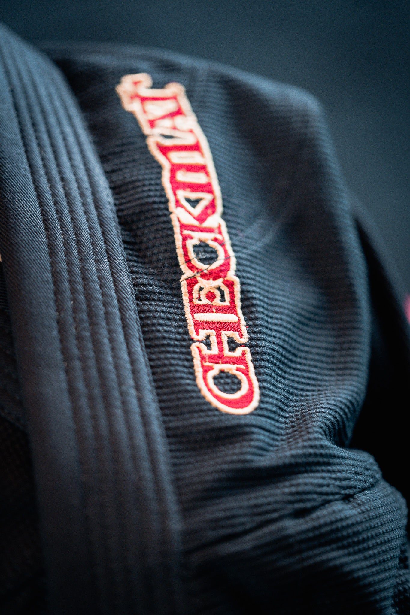KIDS CHECKMAT GI- BLACK AND RED